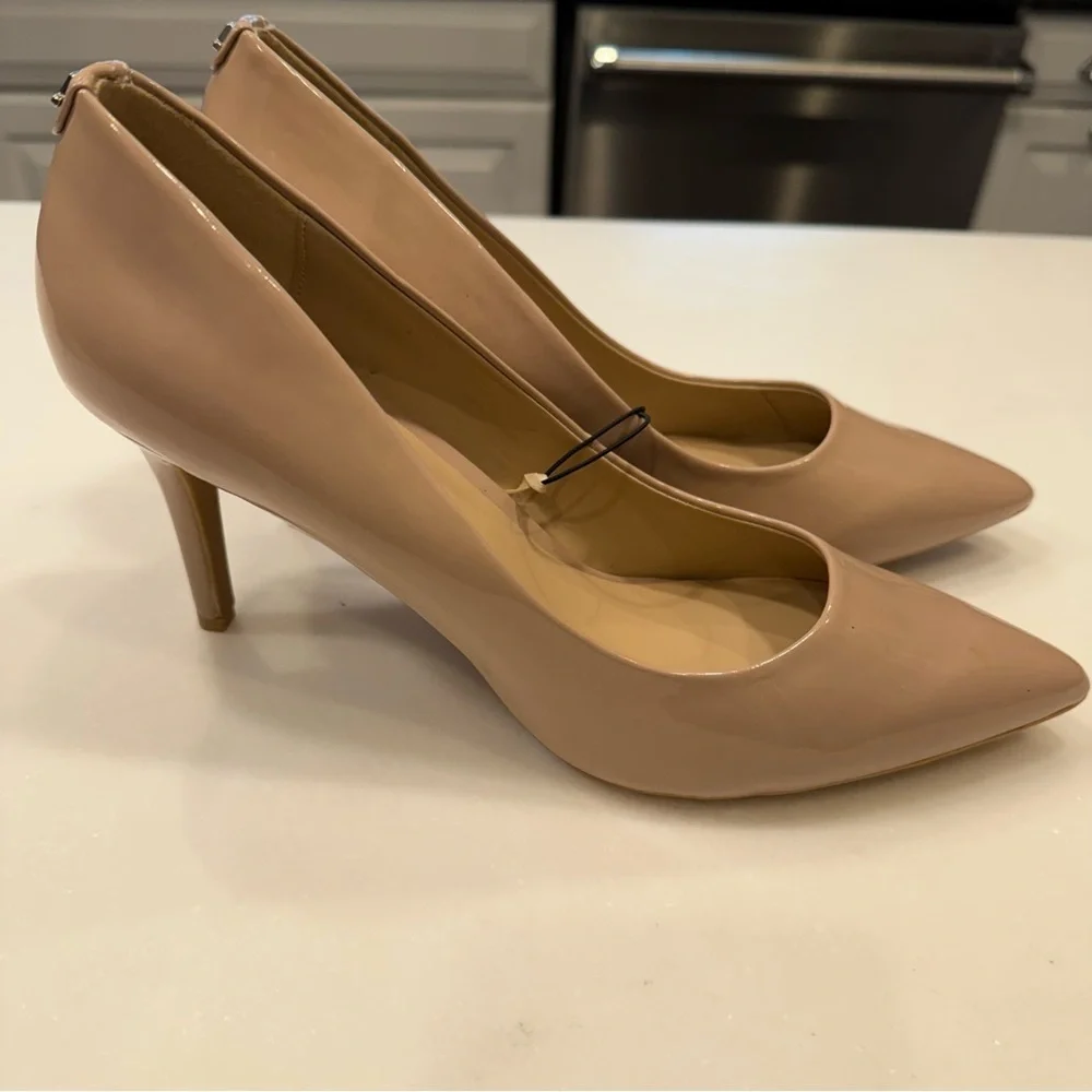 KARL LAGERFELD PARIS Patent Leather Pumps Nude Size 9.5M NEW